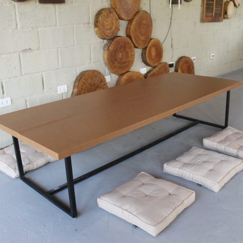 Mesa com almofadas infantil